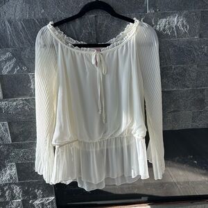 Romeo & Juliet Couture Cream Blouse. New with Price Tag.